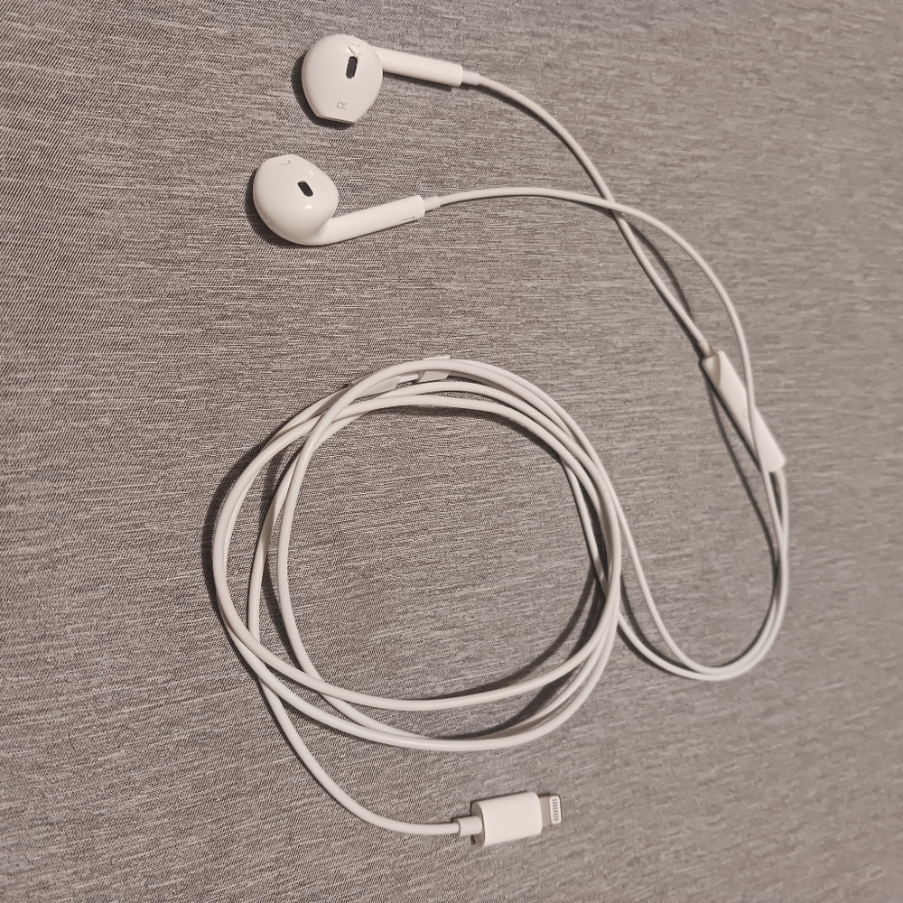 White earbuds for Apple wired 50 inch length, Used and clean